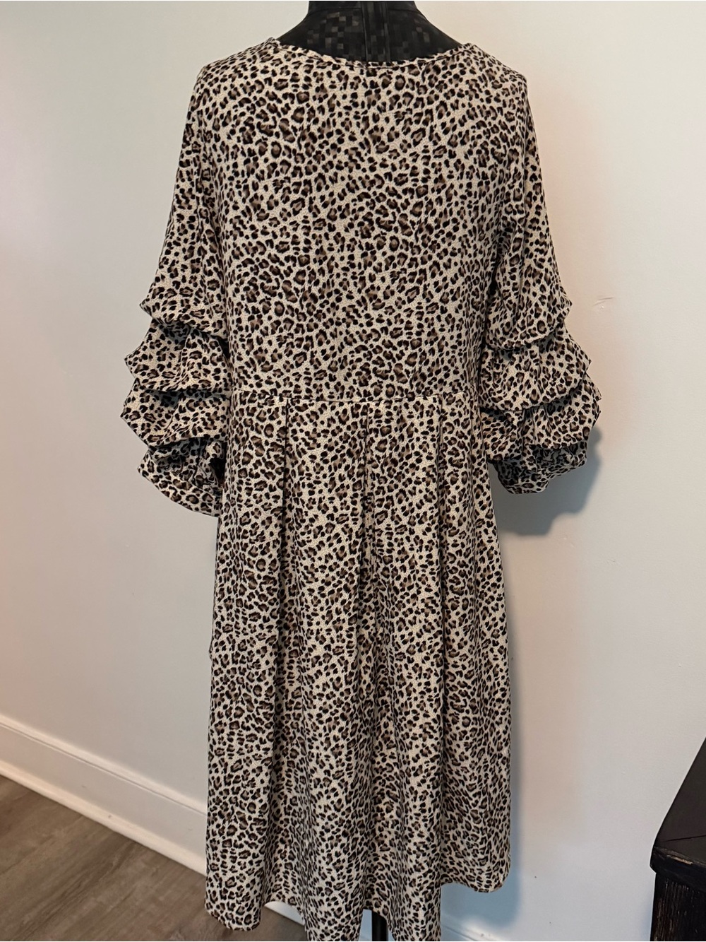 P Luca Milano Adorable high low top w/three quarter length sleeves with gathers - Picture 7 of 11